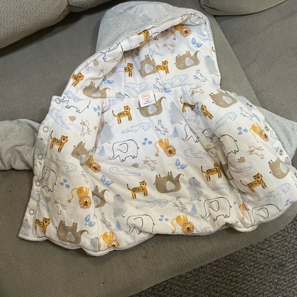 Kids jacket size 6-9months